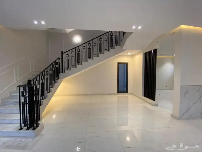 للبيع فيلا مودرن زاويه بحي الربوة الشرقيه 6