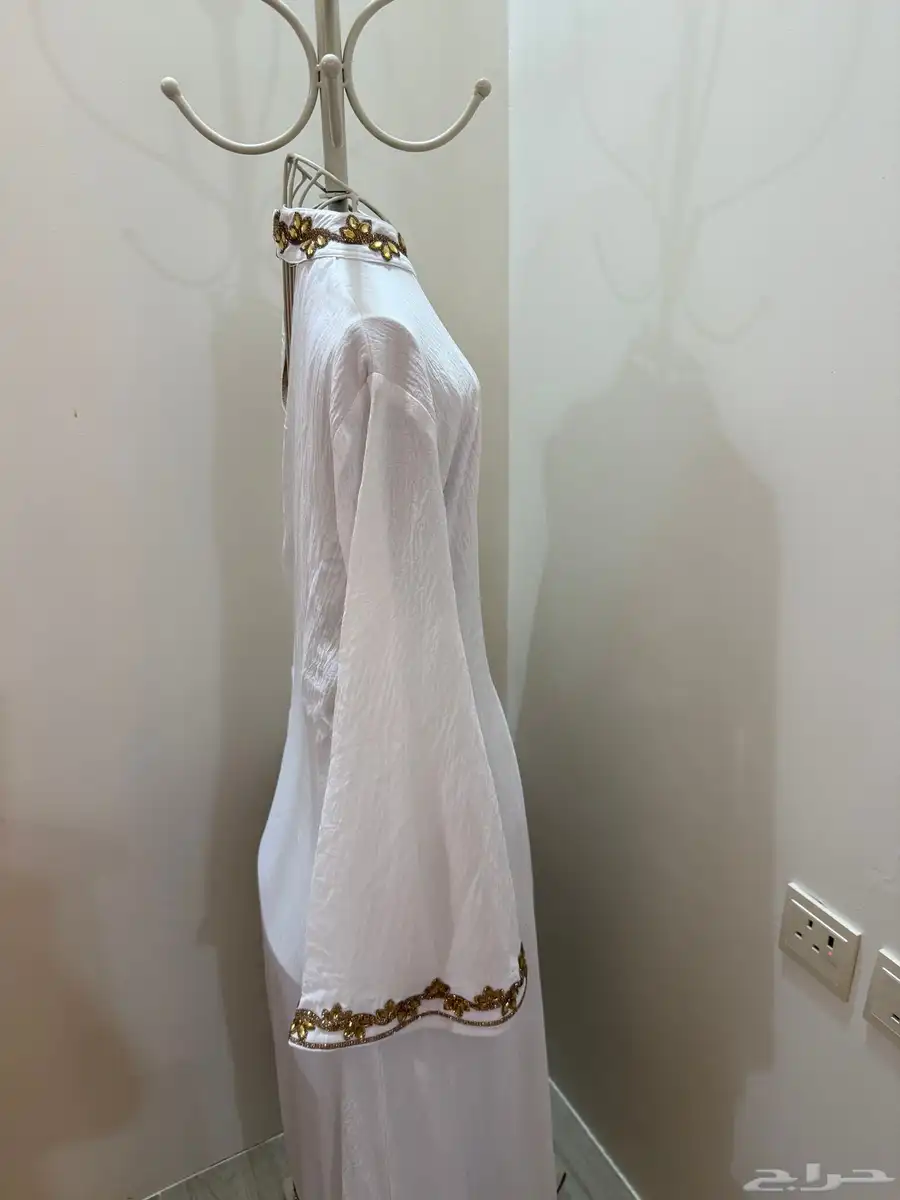 جلابيه من دبي والله جديده غير مستخدمه المقاس M 2