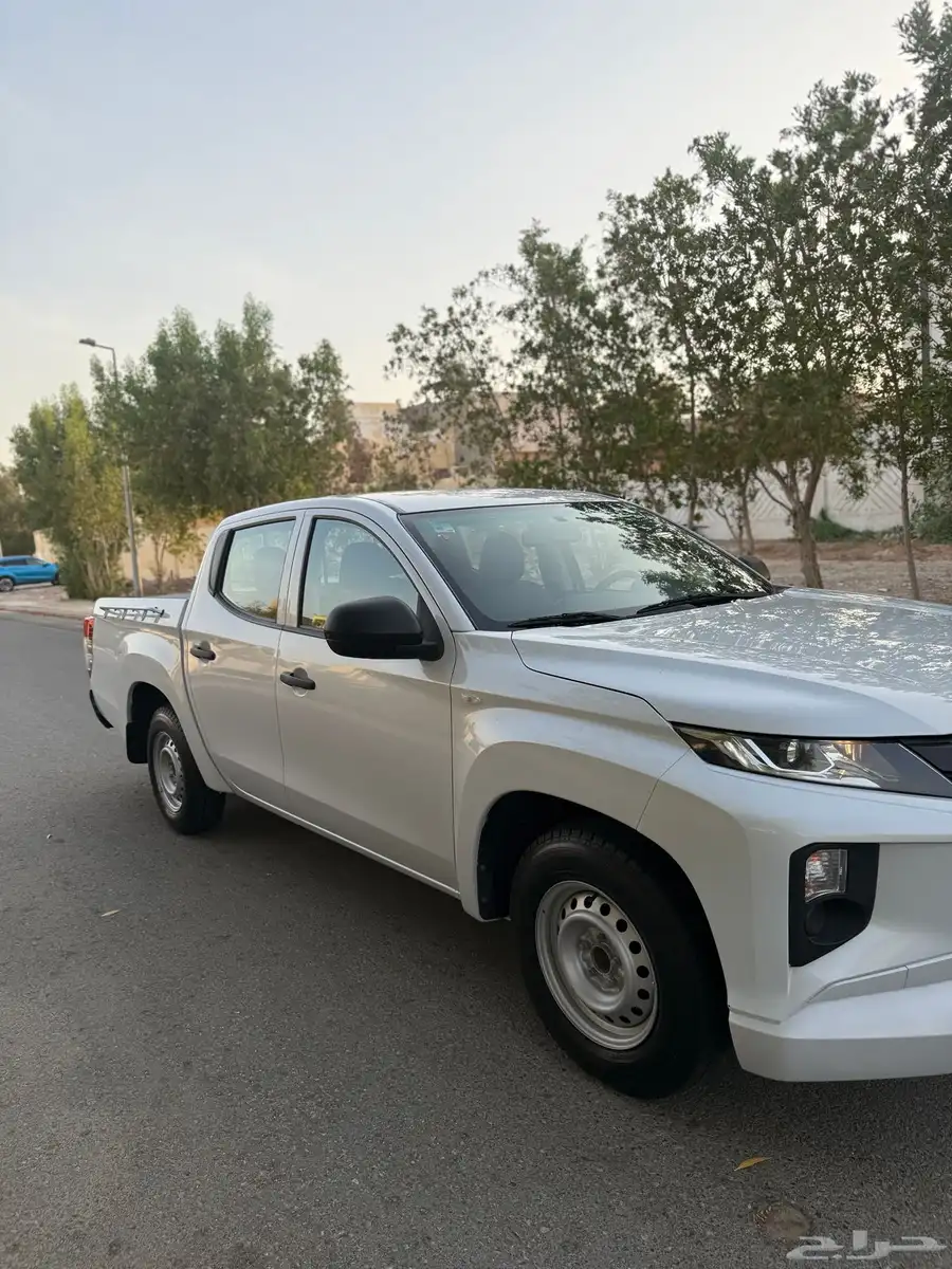ميتسوبيشي L200 غمارتين عداد 5 الف فقط بحالة الوكالة 6