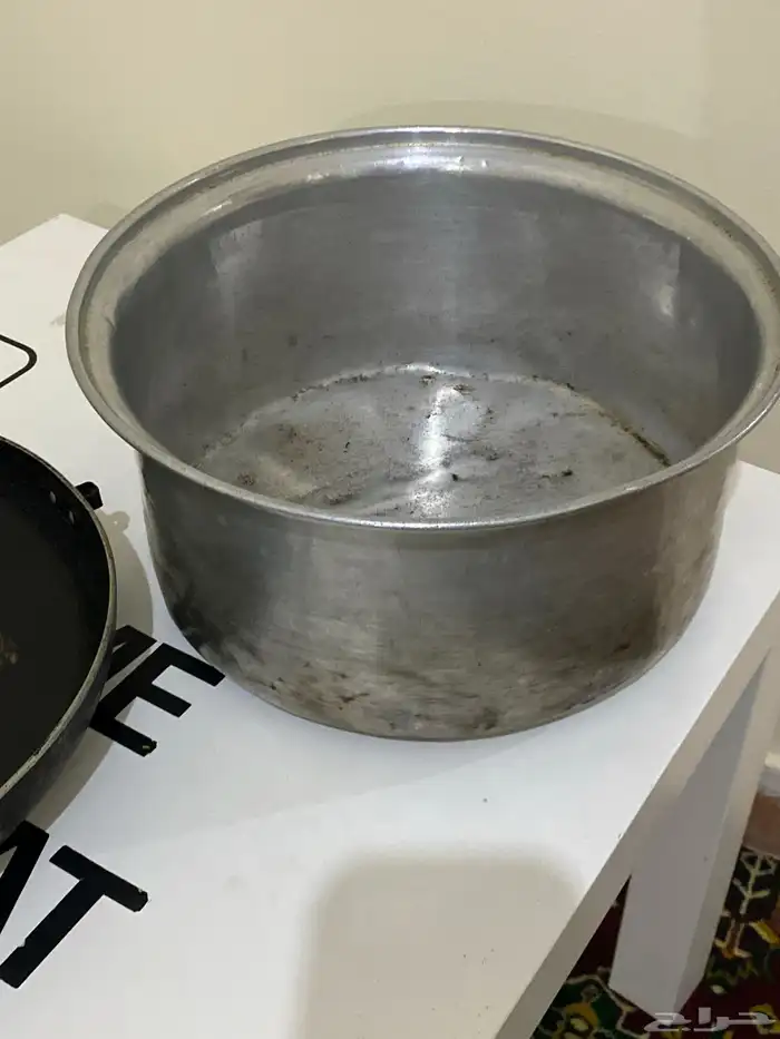 ملاعق وعلب معدنية 8