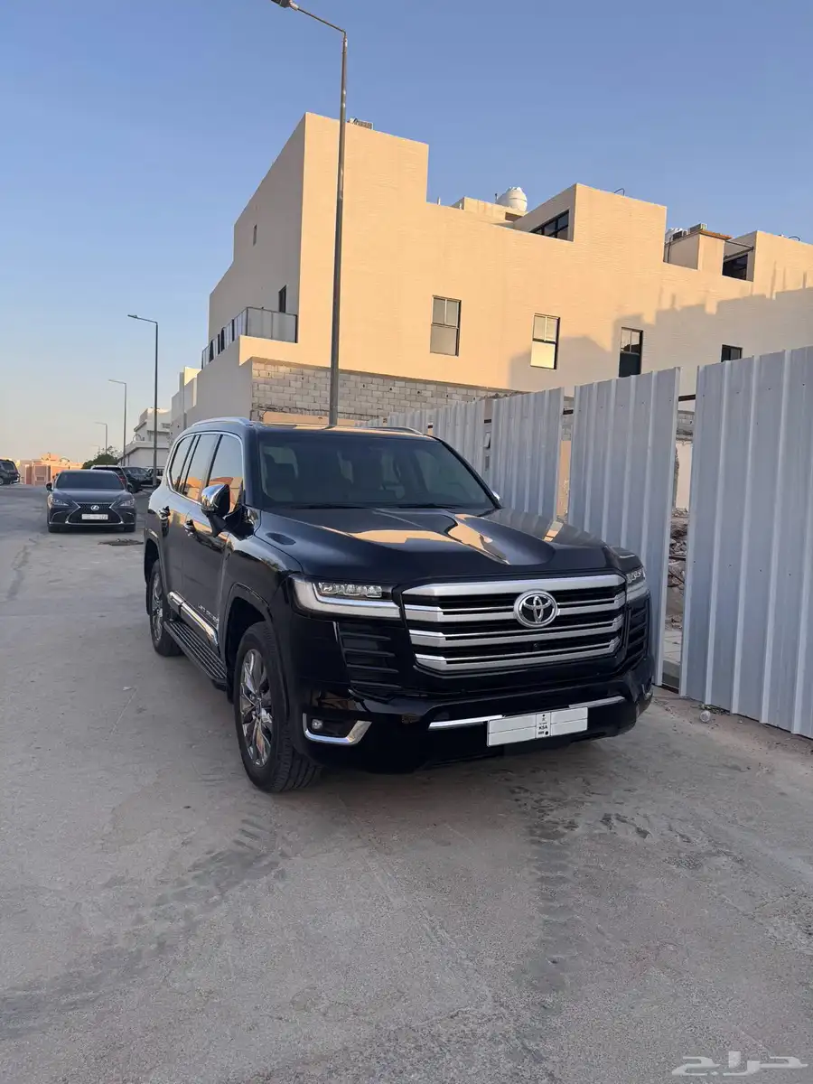 لاندكروزر vxr 2023 خليجي فل 0