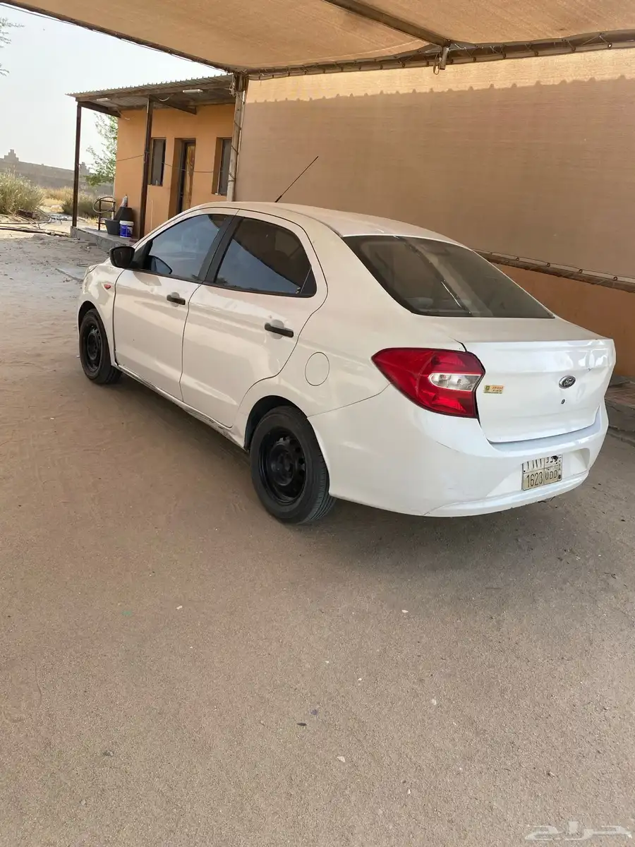 للبيع سياره فورد فيجو 1