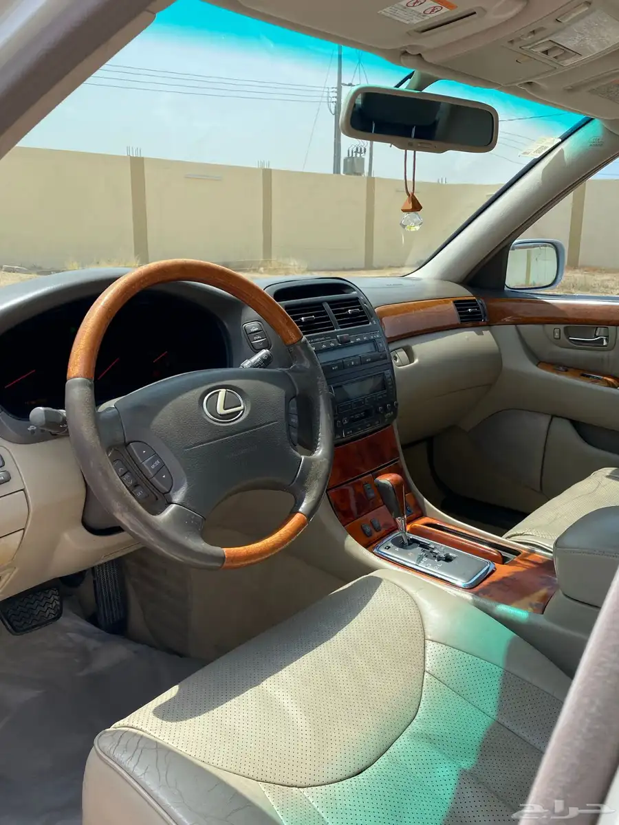 لكزس 2001 4