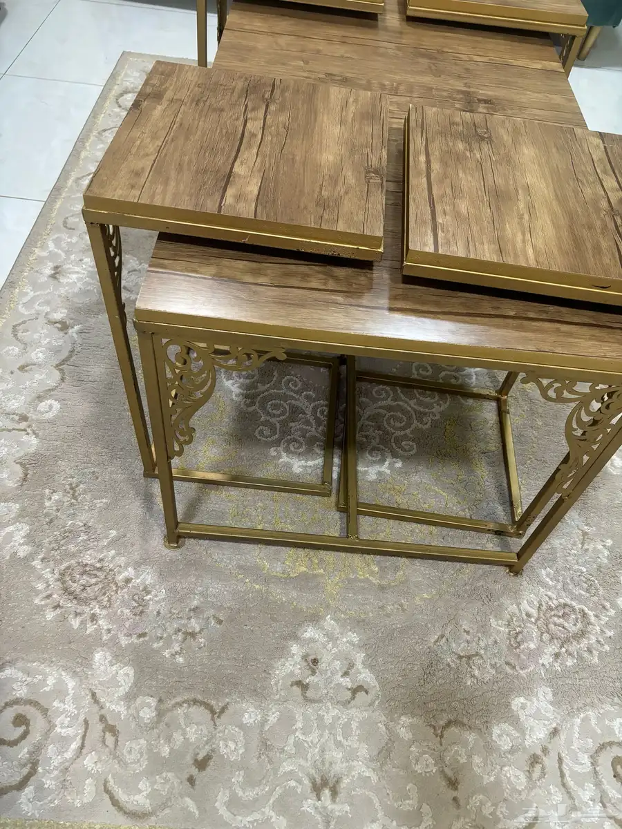 طاولة قهوة مع اربع خدمة 2