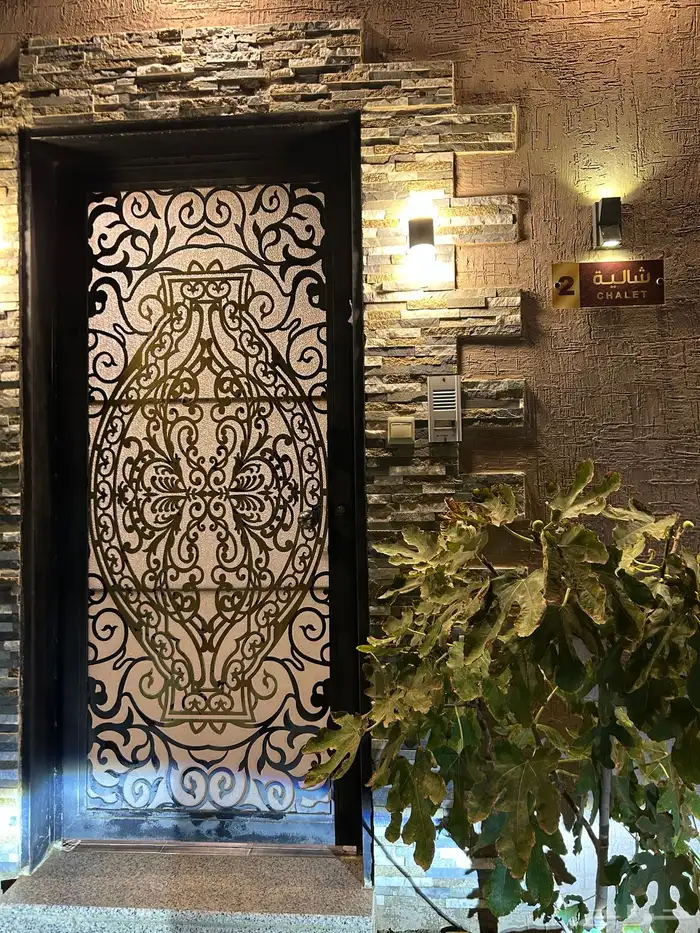 شاليه مميز وانيق بغرفتين نوم وصاله ومسبح داخلي وجلسه خارجيه 9