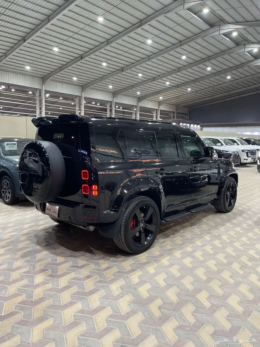 ديفندر HSE V6 2024 اسود-جملي 4
