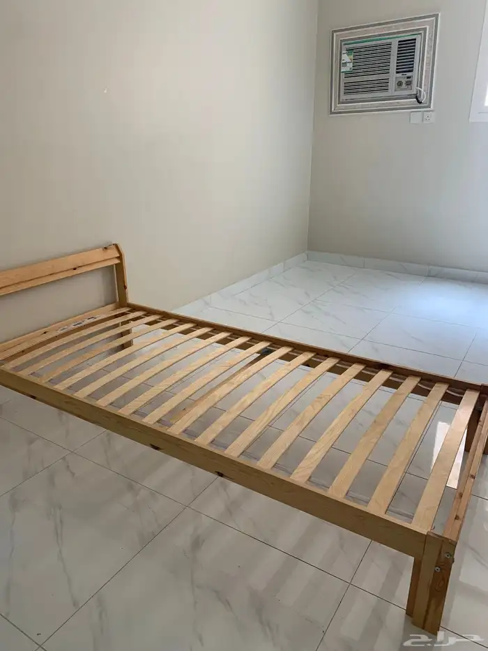 سرير خشبي 0