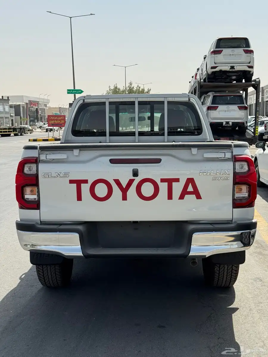 هايلوكس 2025 بريمي GLXS بنزين توماتيك 4