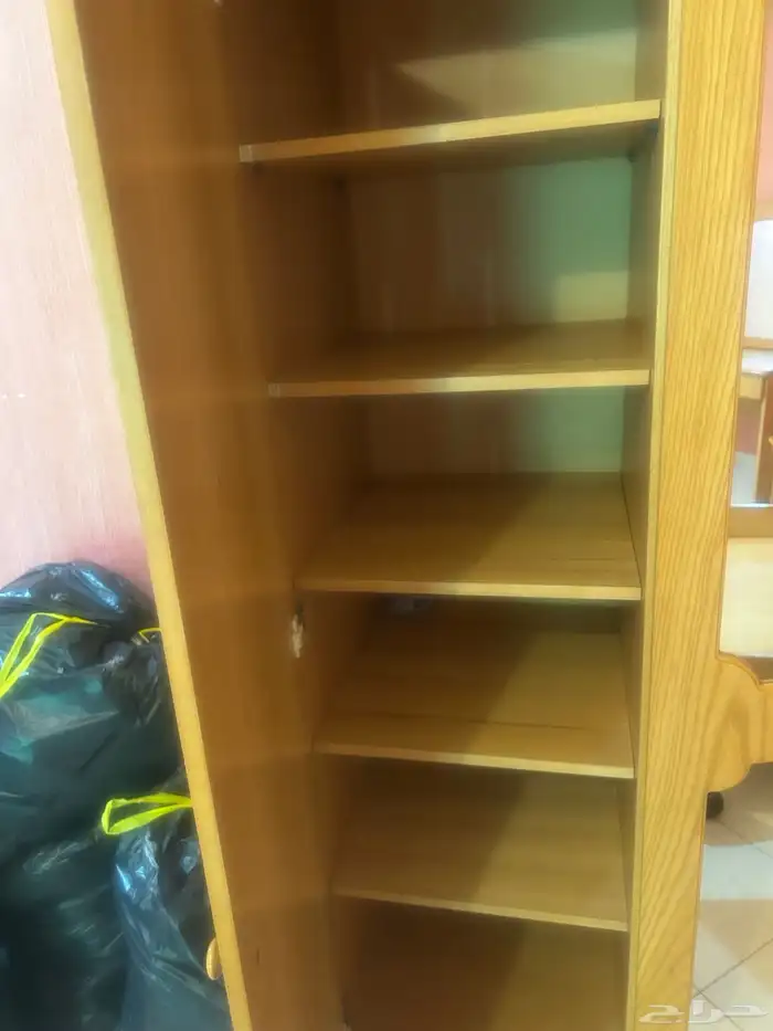 اثاث للبيع من أسرة مكاتب كنبات 10