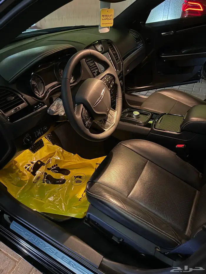 للتنازل كرايسلر 300S 2023 16
