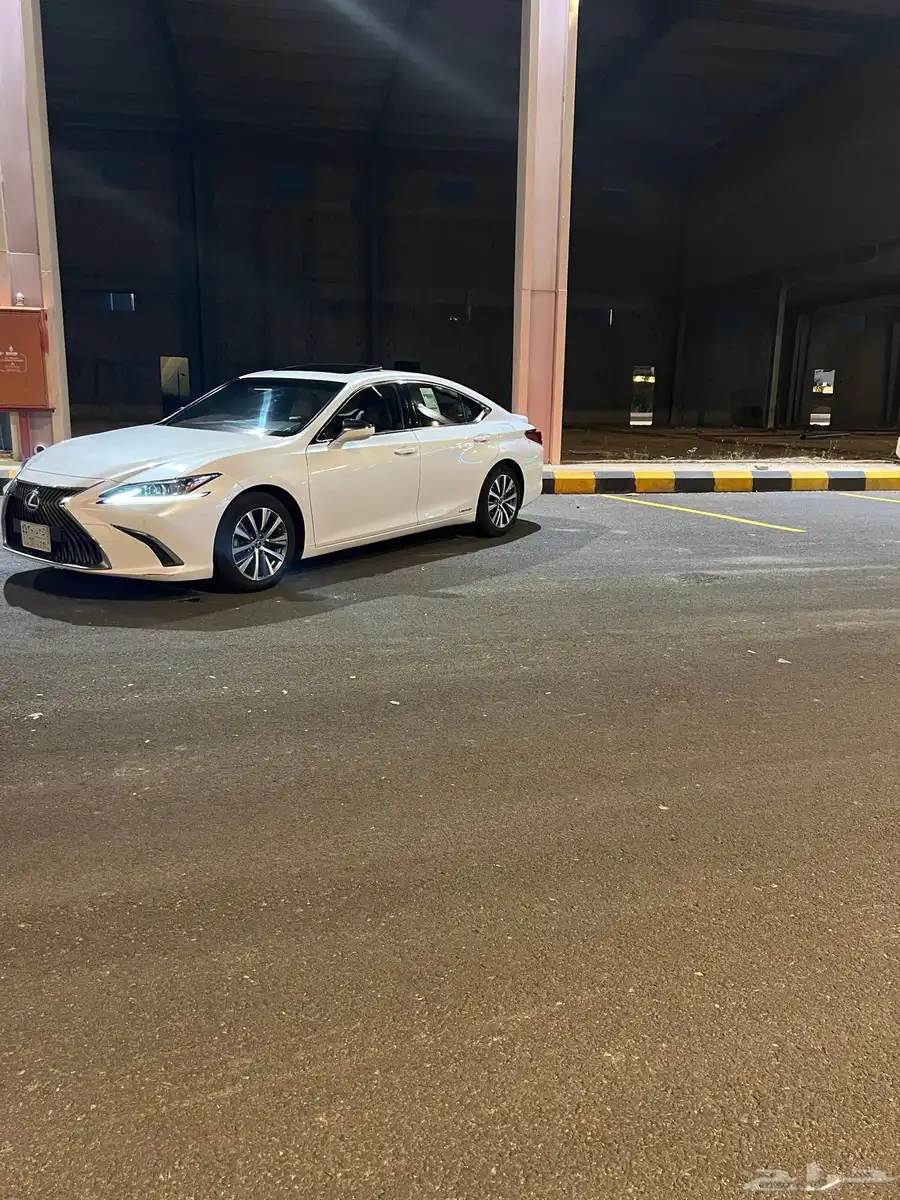 لكزس es 300h 16