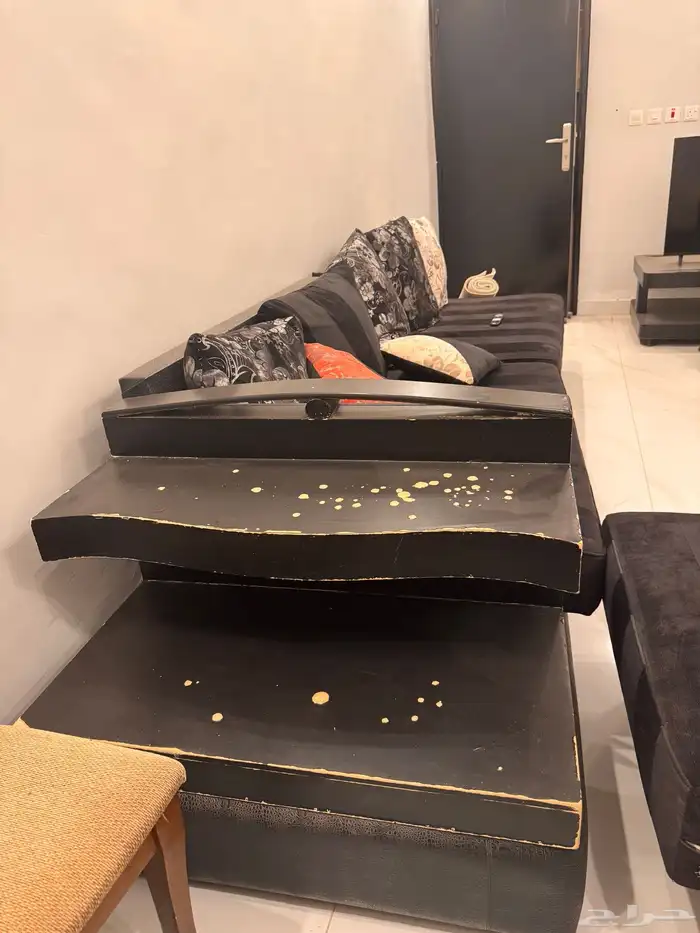 كنب اسود اربع قطع مع خدادياته قابل للتنجيد 4