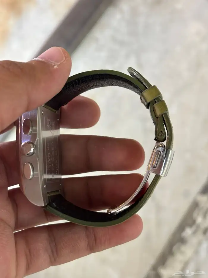 original versace watch for men s in good condition 3