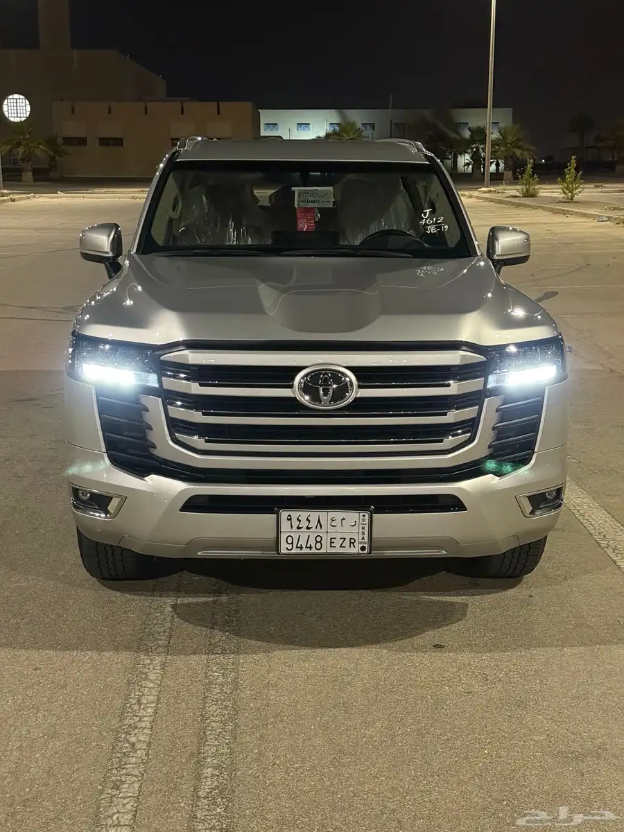 جيب لاندكروزر 2024 Gxr L1 فضي 1