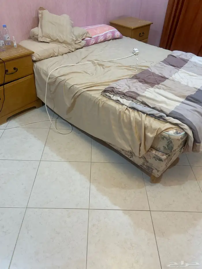 اثاث للبيع من أسرة مكاتب كنبات 20