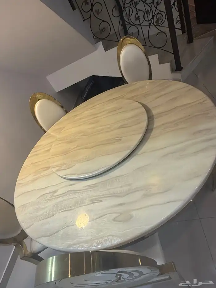 طاولة طعام مع 7 كراسي 2