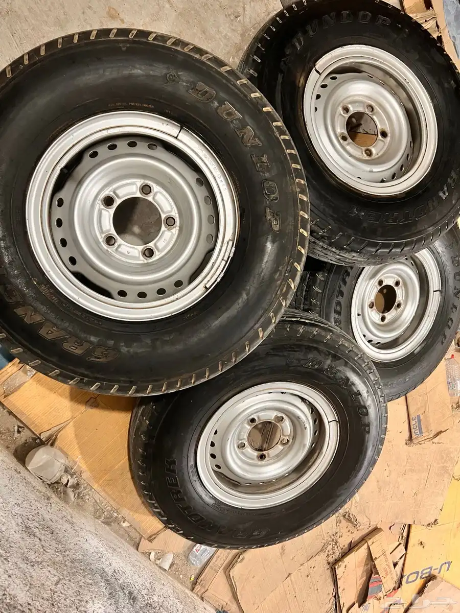 جنوط شنبر شاص مع كفرات دنلوب رملي مقاس 225 95 16 2
