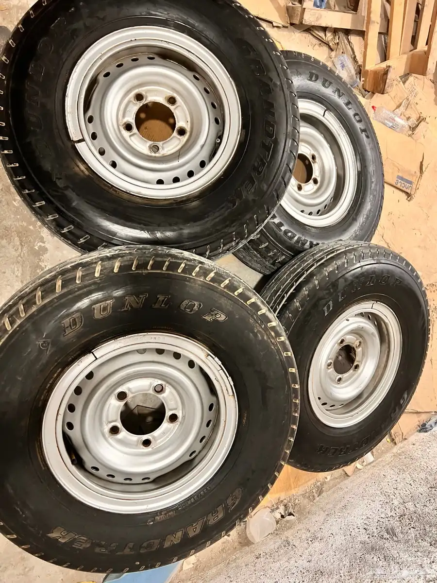 جنوط شنبر شاص مع كفرات دنلوب رملي مقاس 225 95 16 1