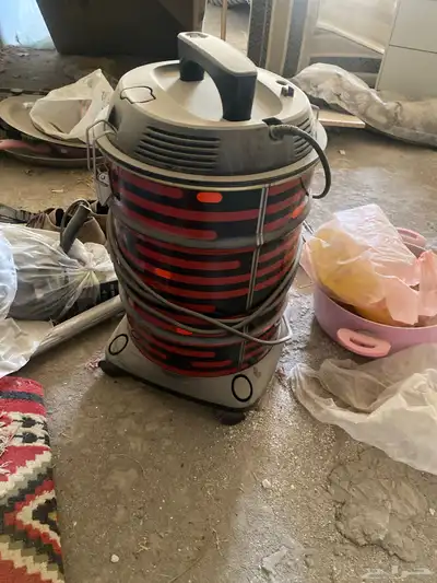 مكوى ومكنسه وشجره زينه ومرايه كبيره 2