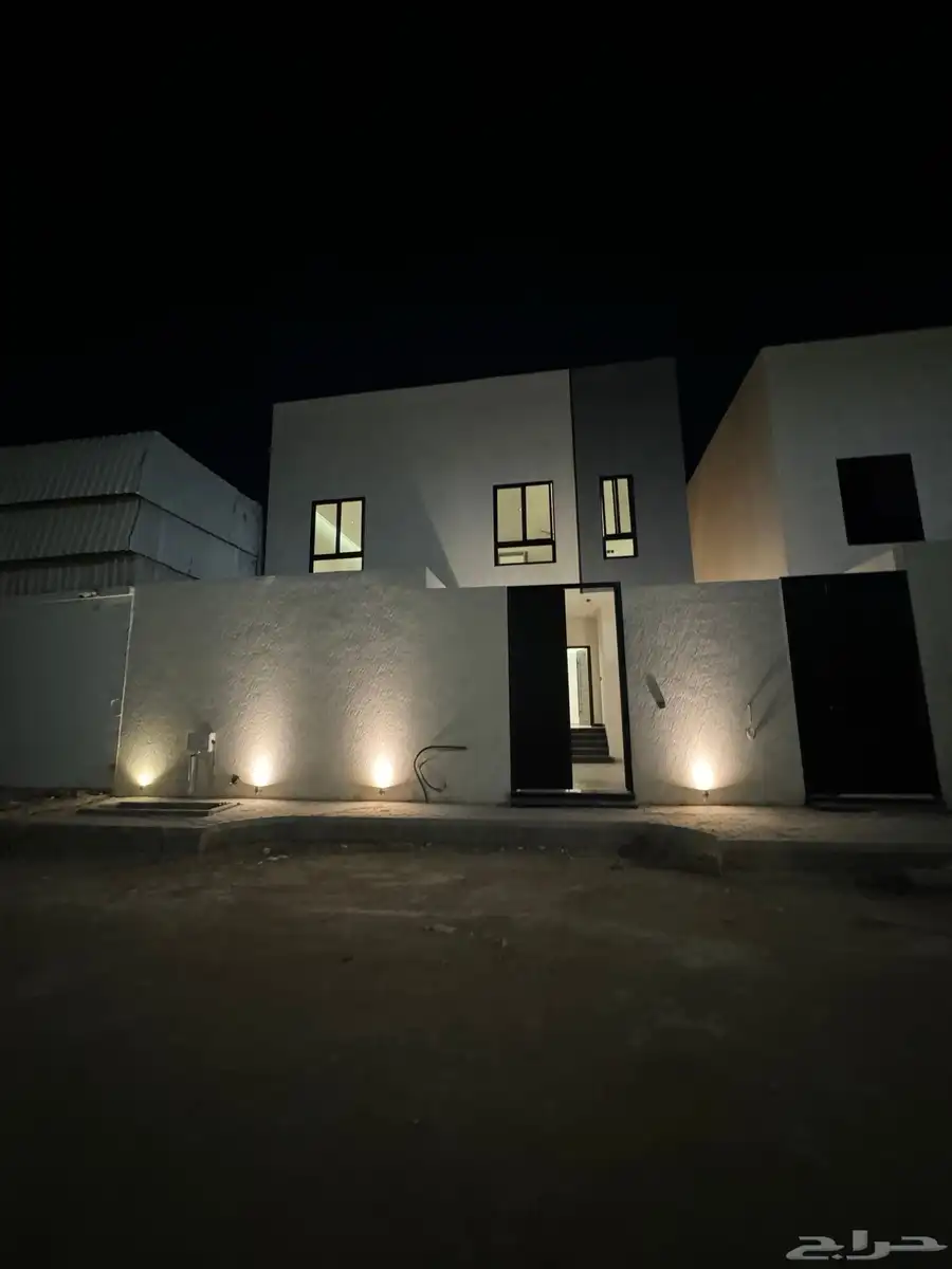فلل فاخرة بحي الملك فهد بسعر مميز 0
