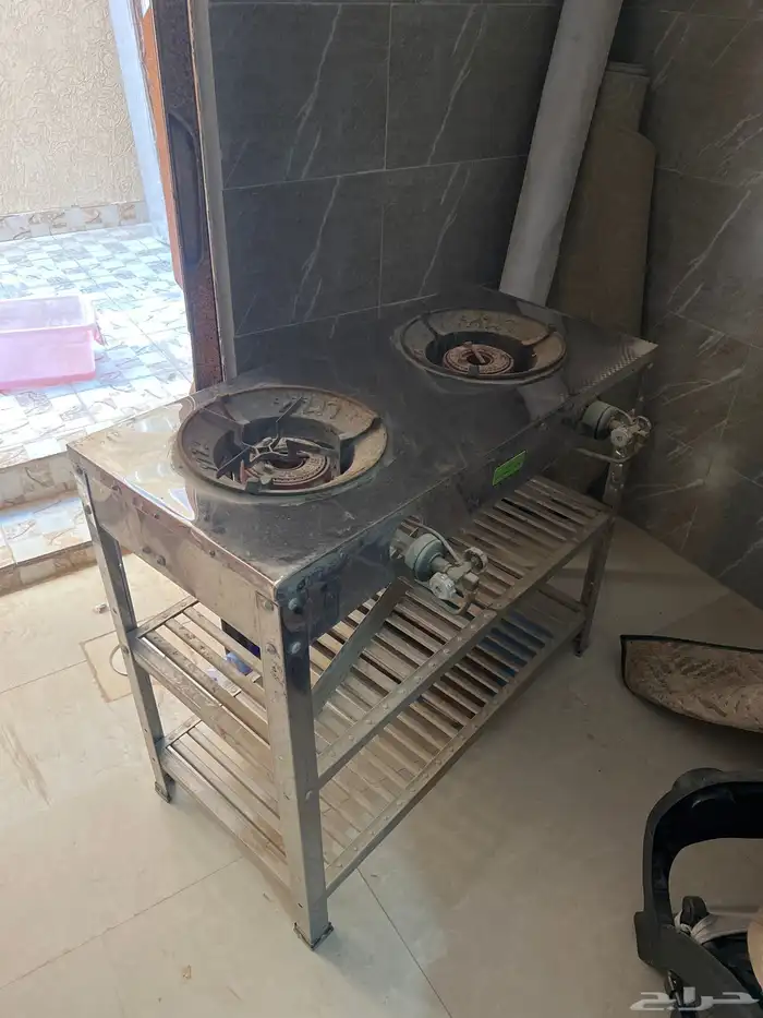 أثاث للبيع سرير نفرين طاوله طعام وجلسة خارجية حديد وا فرن 2