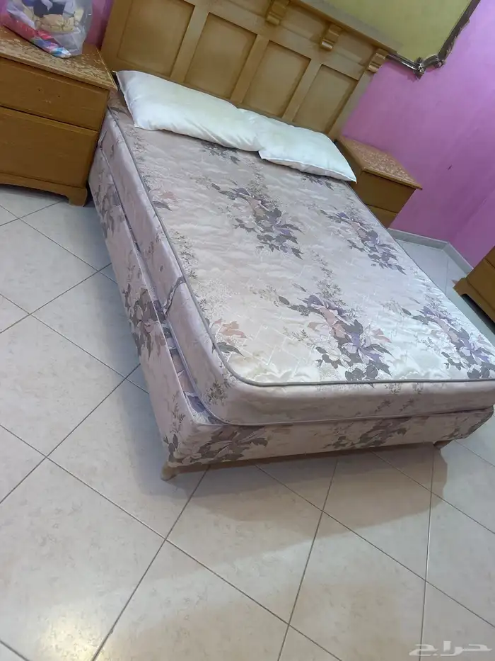 اثاث للبيع من أسرة مكاتب كنبات 18