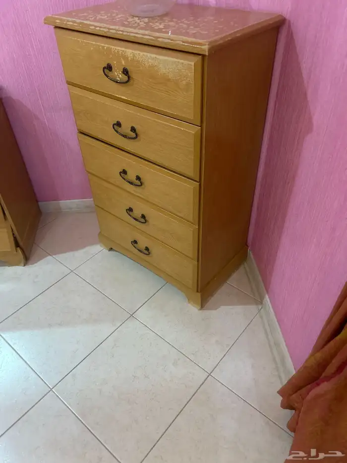 اثاث للبيع من أسرة مكاتب كنبات 19