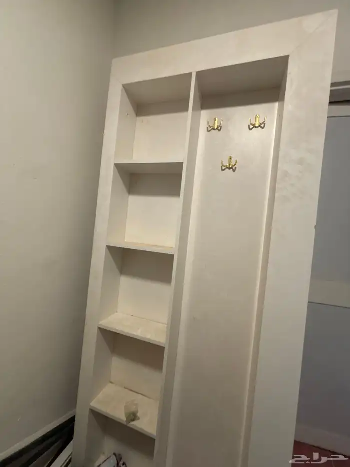 ديكور على باب مغلق 0