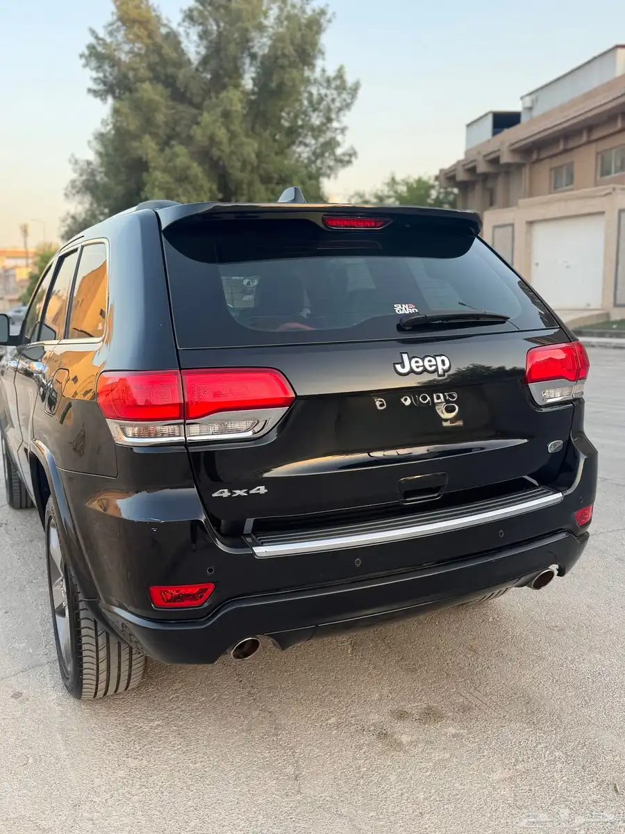 جيب جراند شيروكي أوفرلاند V8 موديل 2014 1