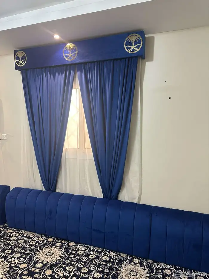 للبيع الكنب و الستاره و الفرشه طقم نفس اللون 0