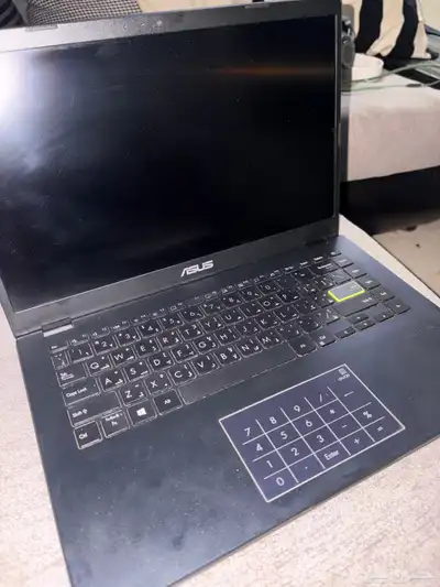 Asus laptop استخدام قليل 3