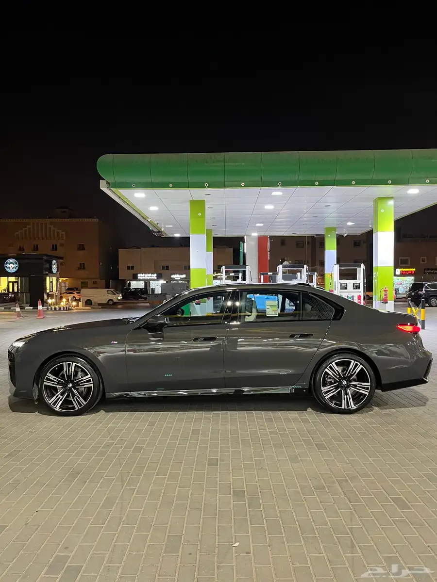BMW 735 2024 4