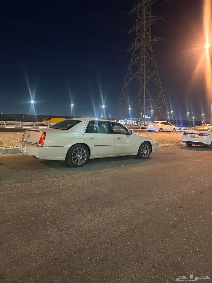 كاديلاك DTS 2010 1