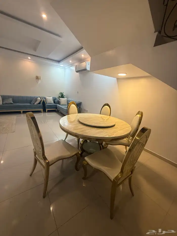 طاولة طعام مع 7 كراسي 1