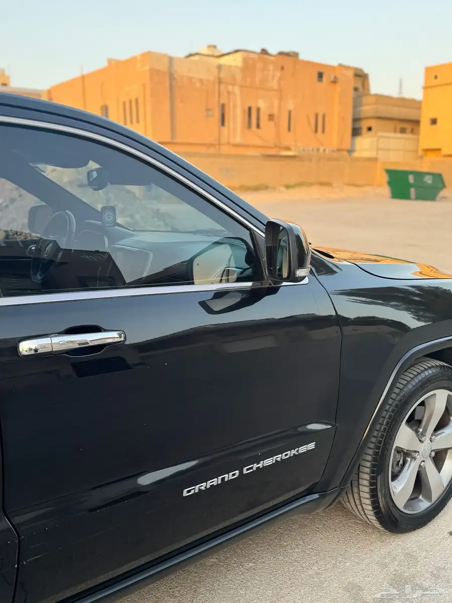 جيب جراند شيروكي أوفرلاند V8 موديل 2014 5