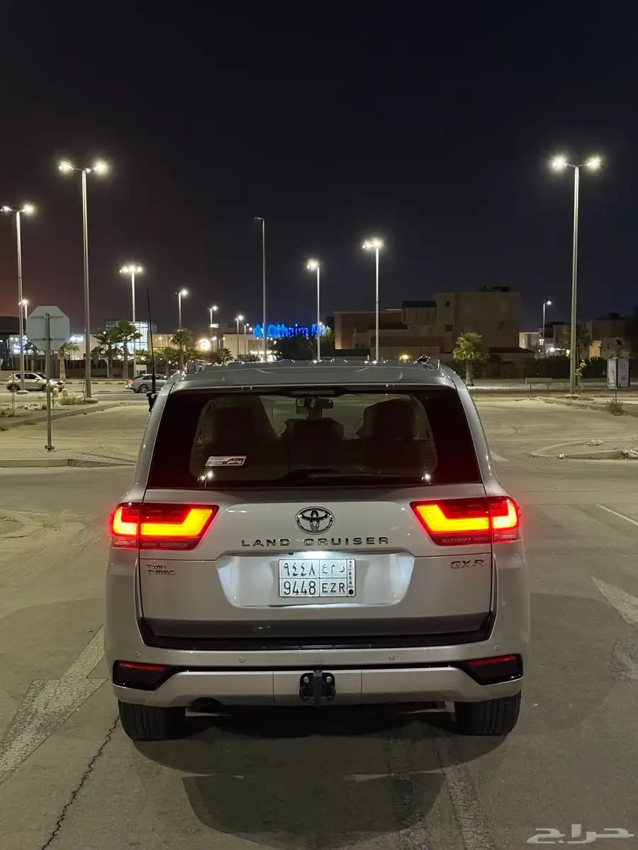 جيب لاندكروزر 2024 Gxr L1 فضي 6