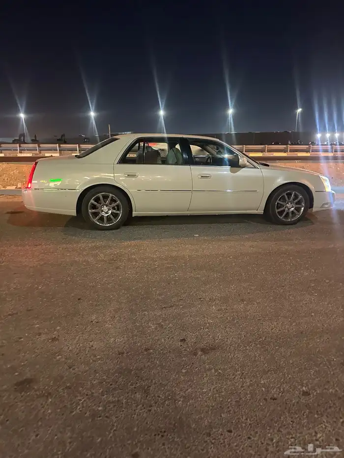 كاديلاك DTS 2010 0