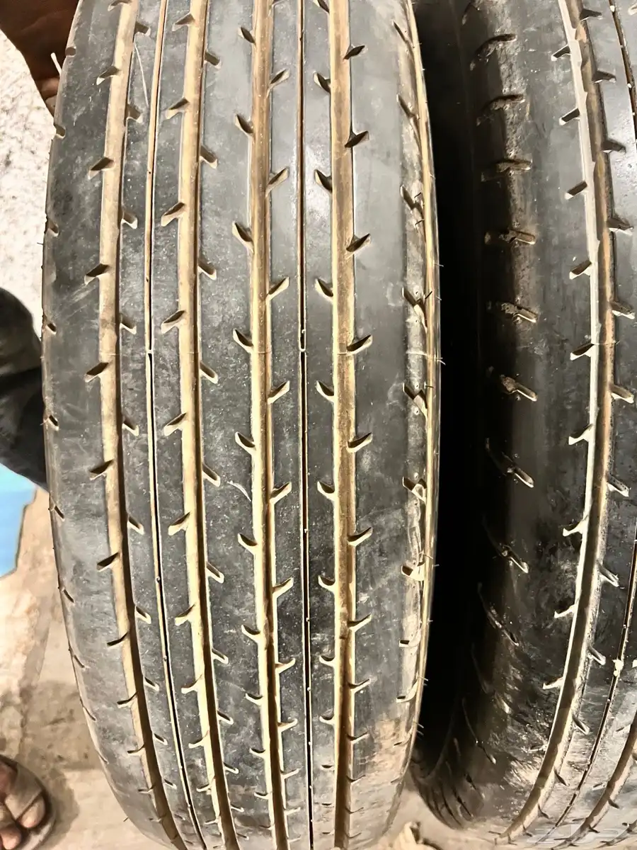 جنوط شنبر شاص مع كفرات دنلوب رملي مقاس 225 95 16 4