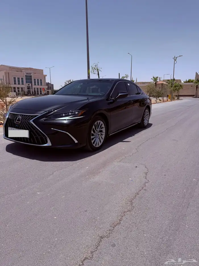 لكزس ES350 2025 DD سعودي فل كامل بحالة الوكالة 4