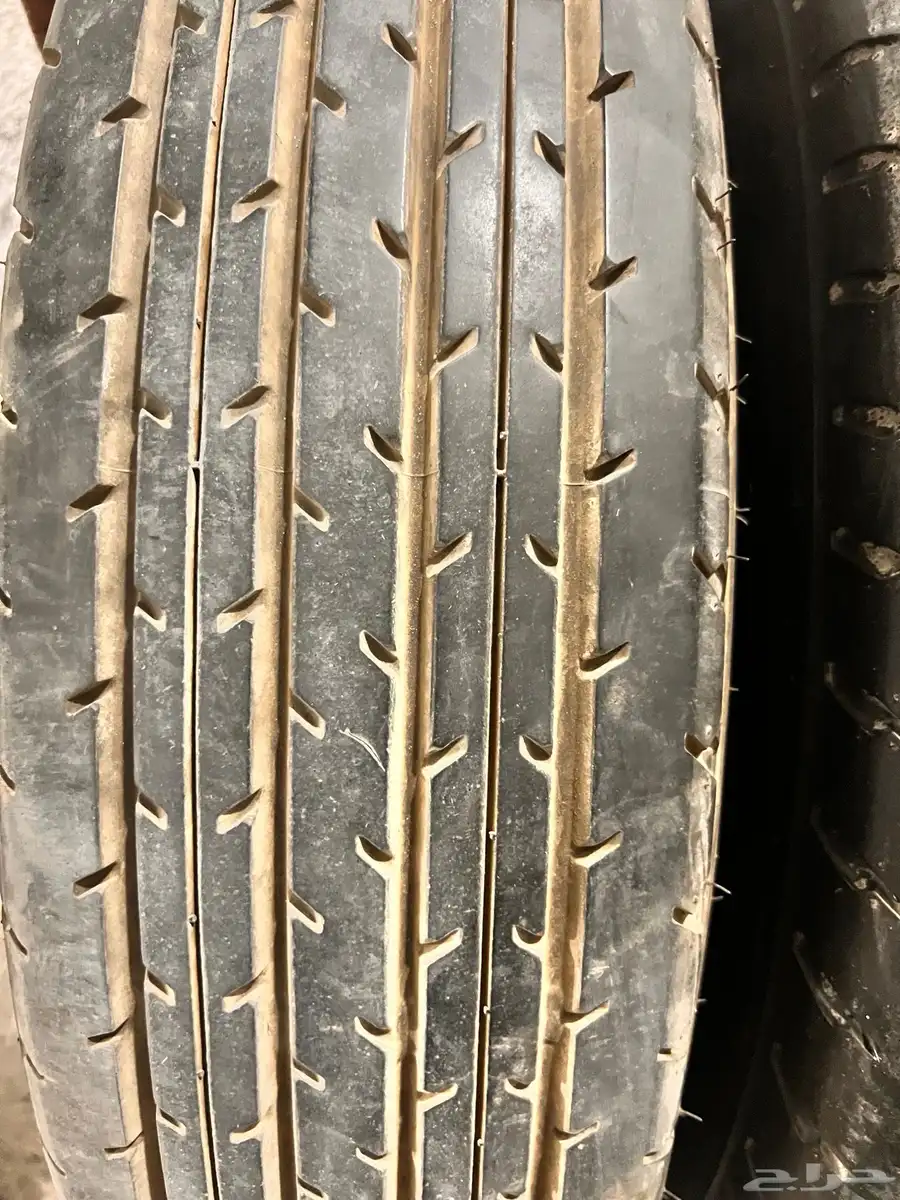 جنوط شنبر شاص مع كفرات دنلوب رملي مقاس 225 95 16 7