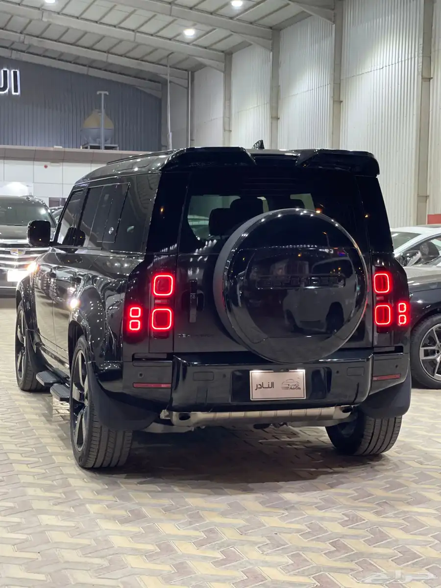 ديفندر HSE V6 2024 اسود-جملي 2