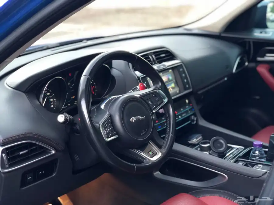 جاكوار F pace R sport 2018 9