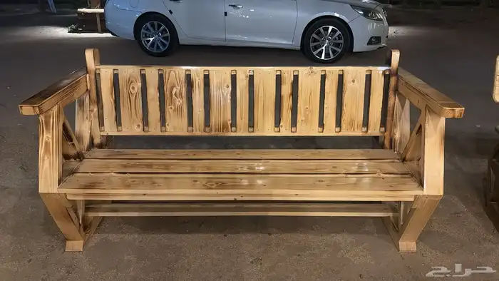 طاولات وكراسي خشبية وليست صناعية طبيعية 2