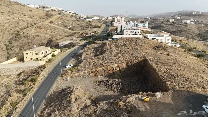 ارض للبيع في السودة على ثلاث واجهات شارع 30م حي التعاون 2
