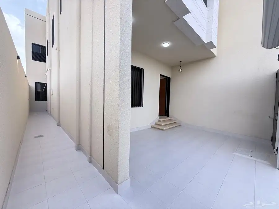 للبيع شقق ارضيه مساحات كبيره 232م شارع20 م احد رفيده النزهه 4