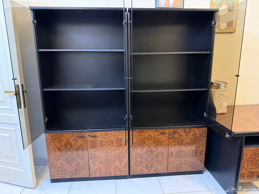 مكتب استخدام نظيف بحاله ممتازه 1
