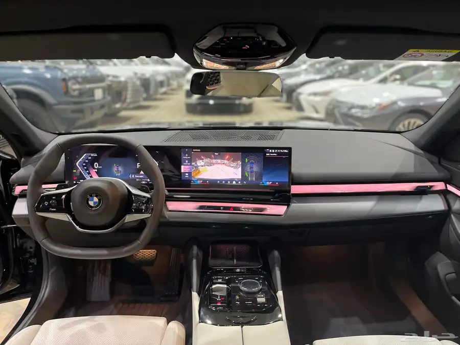 بي ام دبليو 520i لاكجري اسود اوف وايت 2026 11