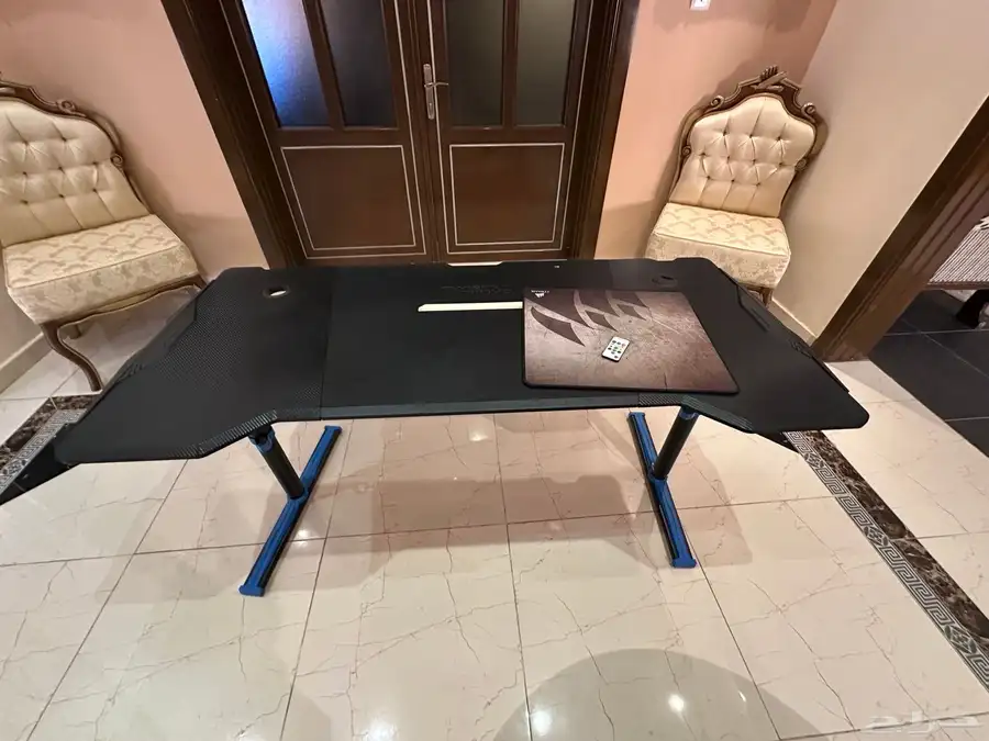 طاولة بي سي وطاولة قهوة ومكتبة تلفزيون كلها اسود 1