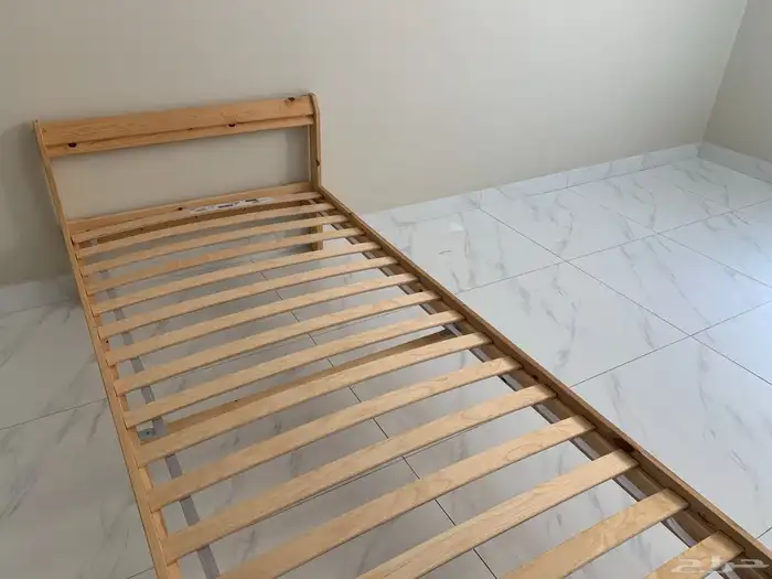سرير خشبي 1