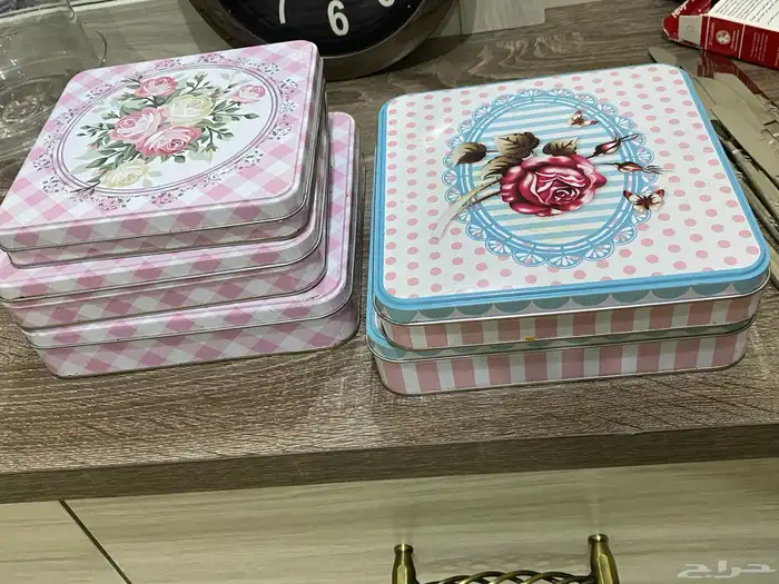 ملاعق وعلب معدنية 2